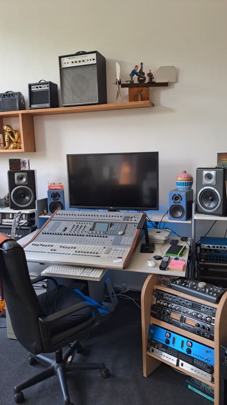 Mixing desk